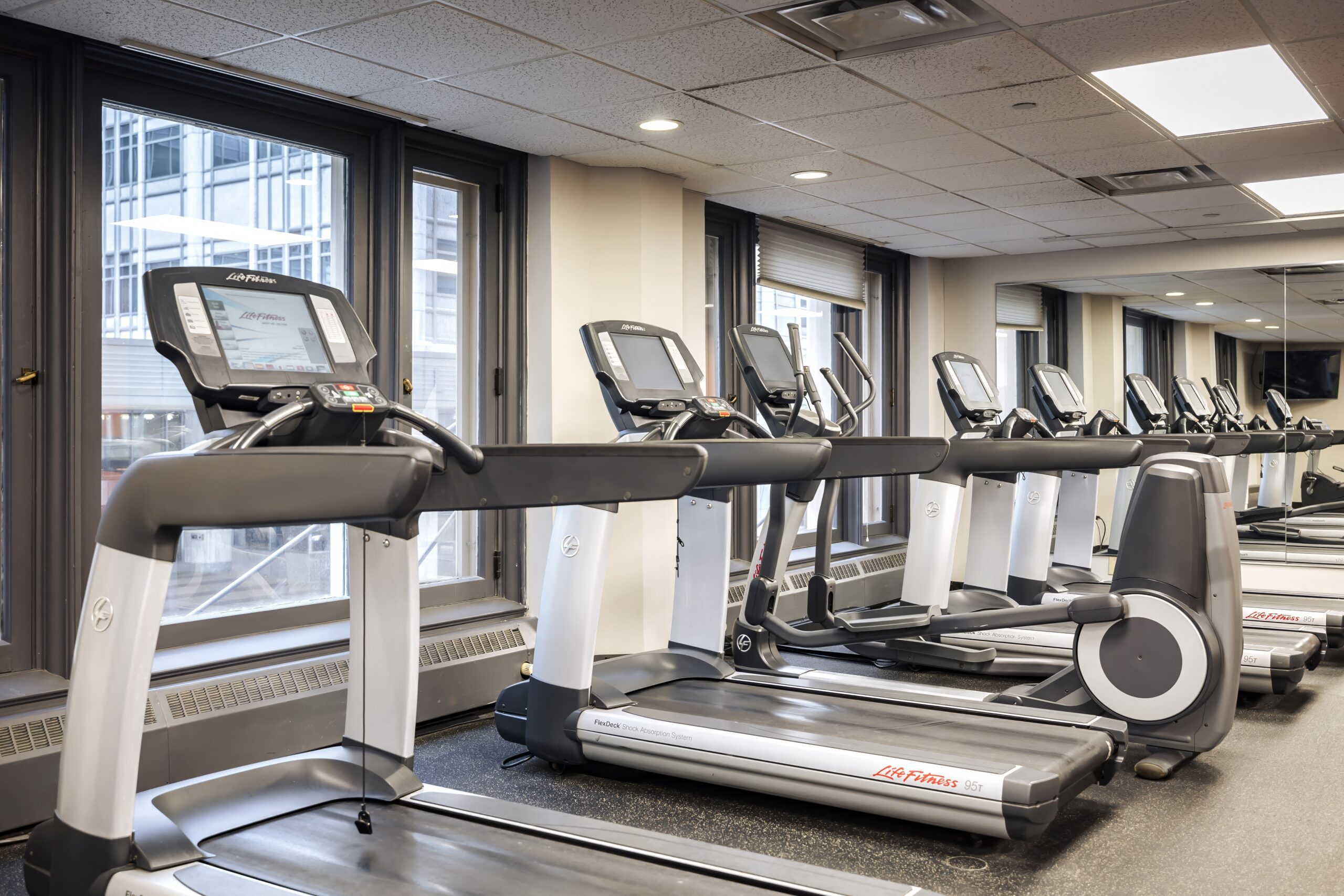 STATE-OF-THE-ART FITNESS CENTER | CARDIO EQUIPMENT
