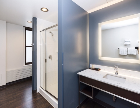 CORNER DELUXE | BATHROOM
