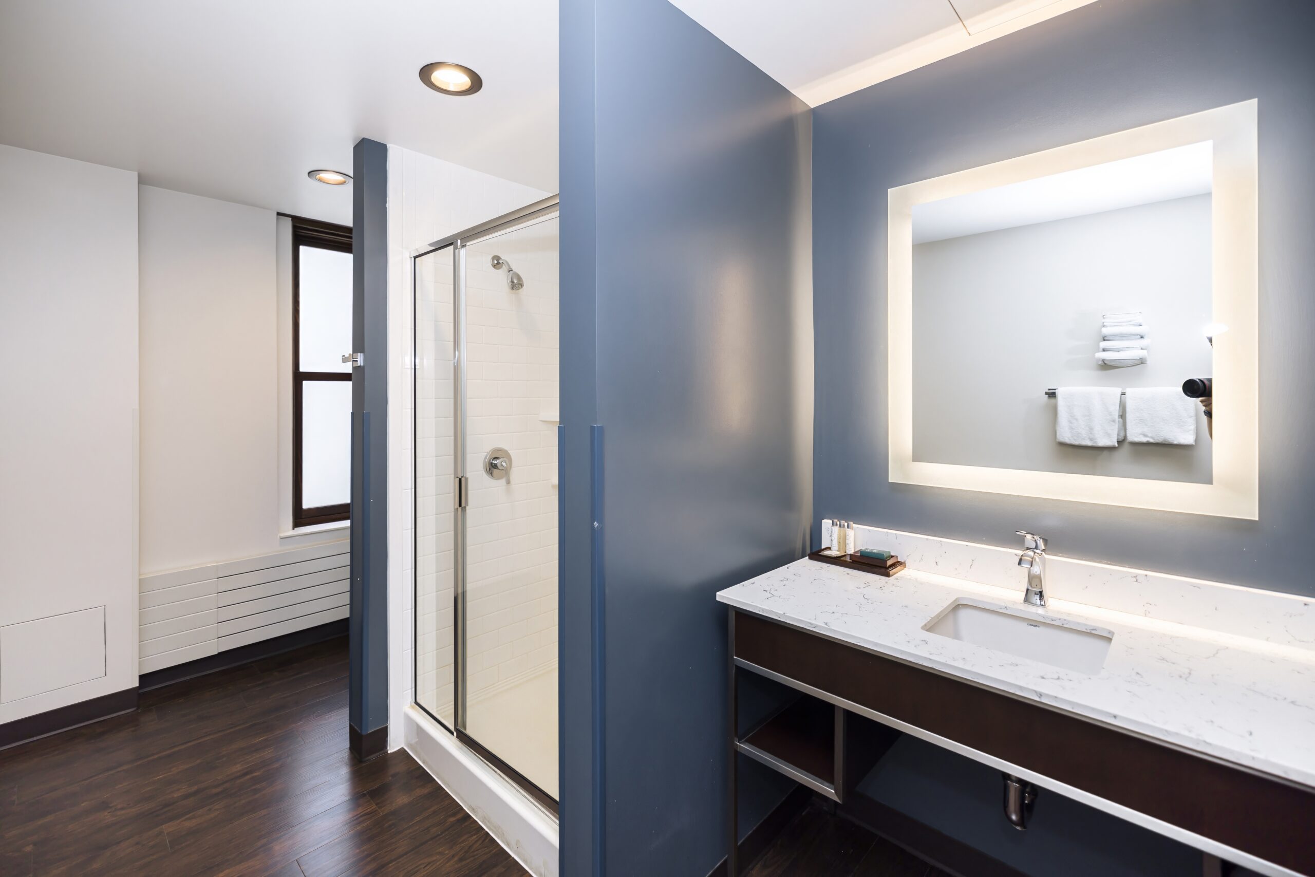 CORNER DELUXE | BATHROOM