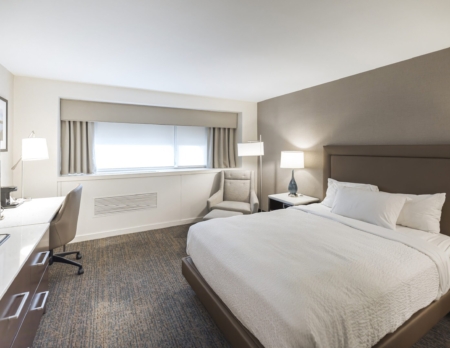 QUEEN GUESTROOM