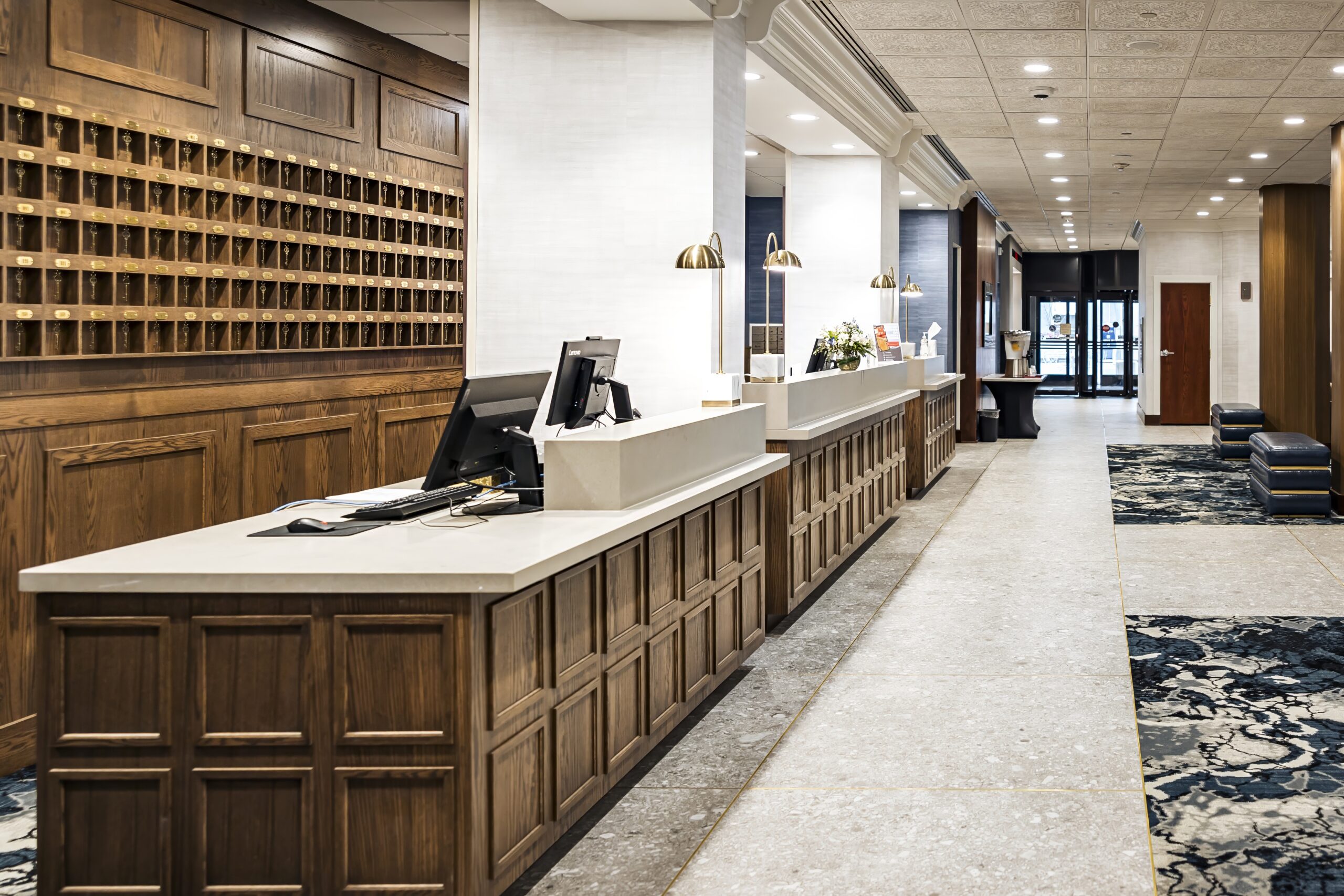 KAHLER GRAND LOBBY DESK