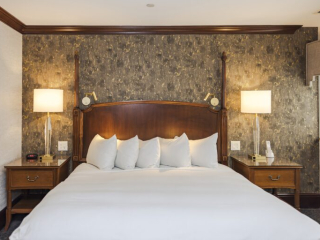 THE TOWERS | TWO BEDROOM SUITE, BED