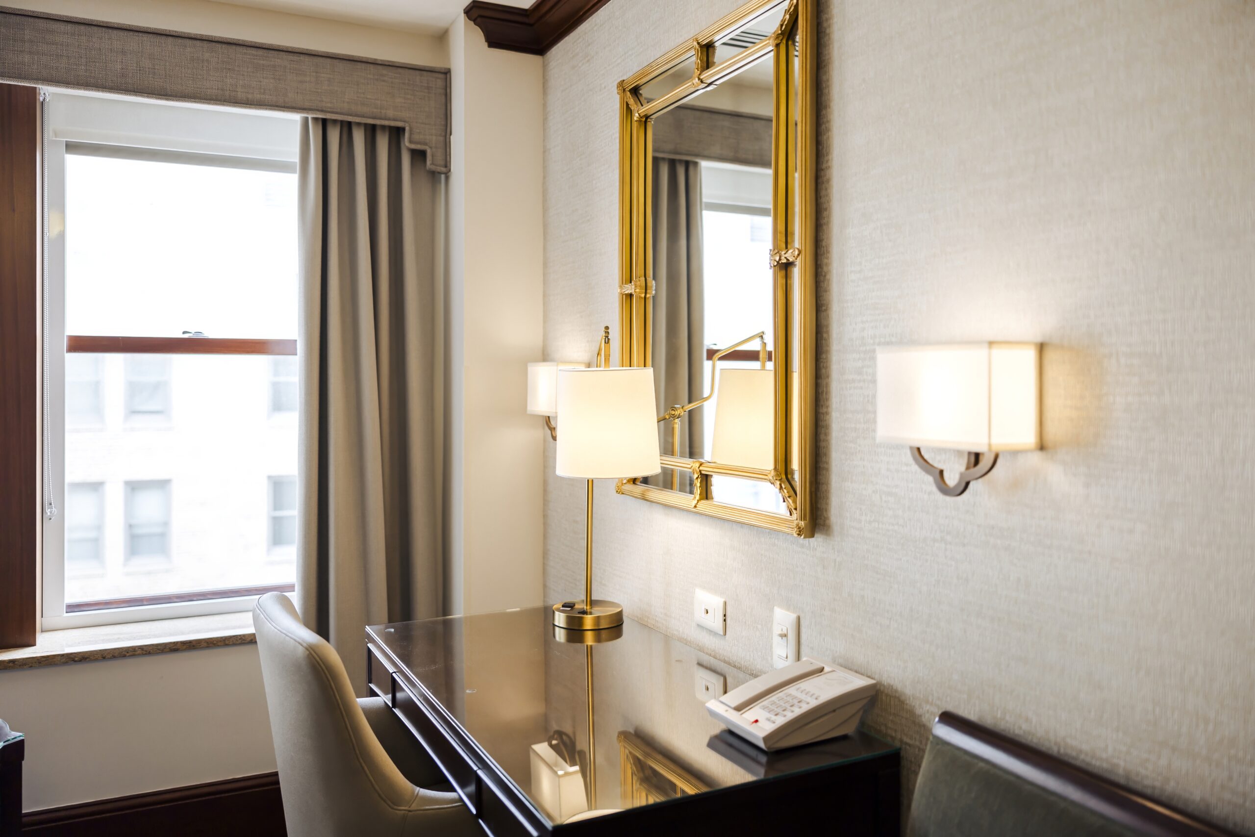 THE TOWERS | EXECUTIVE KING STUDIO DESK AREA