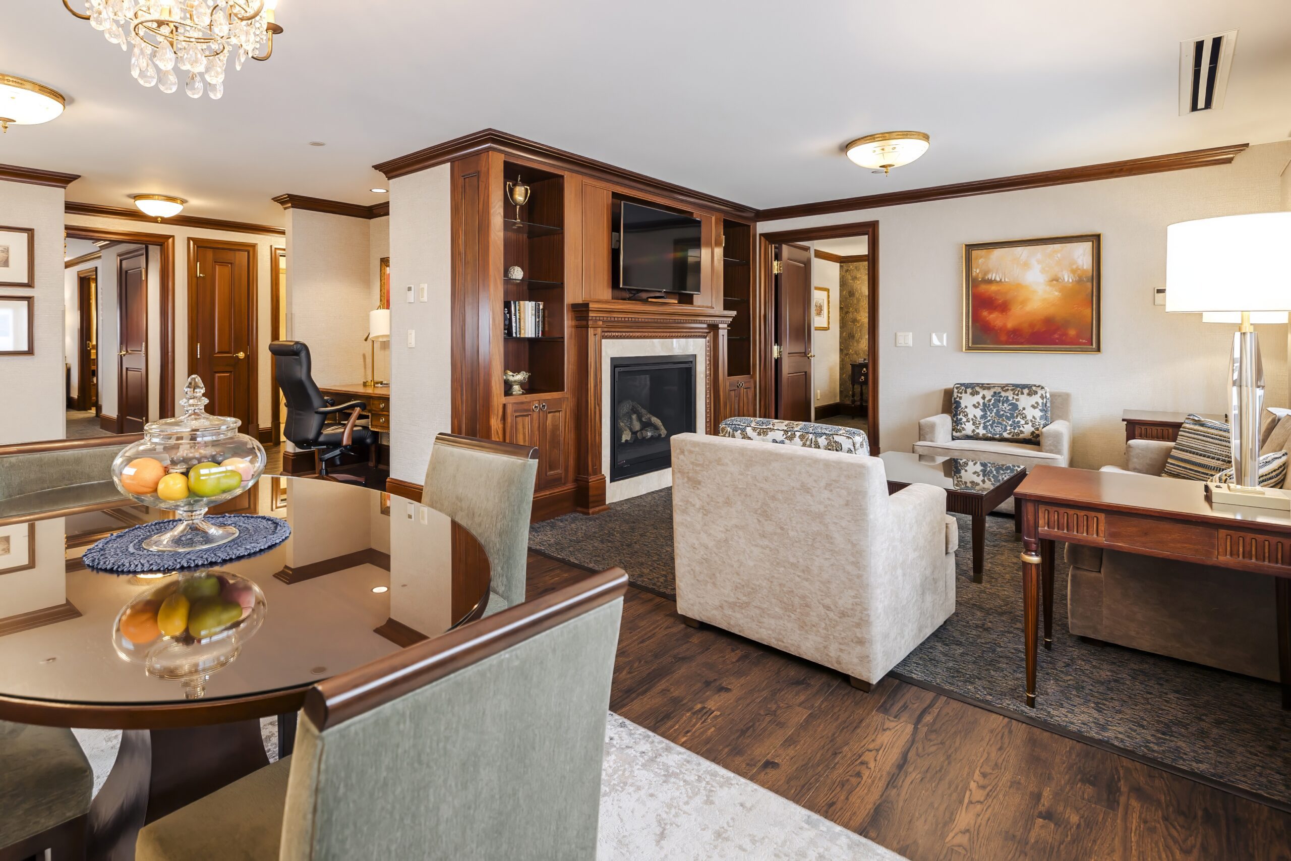 The Towers - Two Bedroom Luxury Suite with Full Kitchen