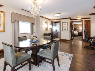 THE TOWERS | LUXURY SUITE WITH KITCHEN, DINING ROOM