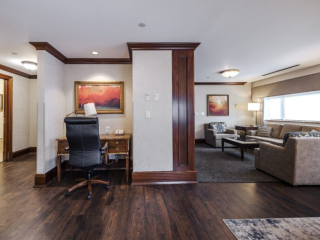 THE TOWERS | LUXURY SUITE WITH KITCHEN, DESK AREA