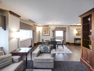 THE TOWERS | LUXURY SUITE WITH KITCHEN, LIVING AREA