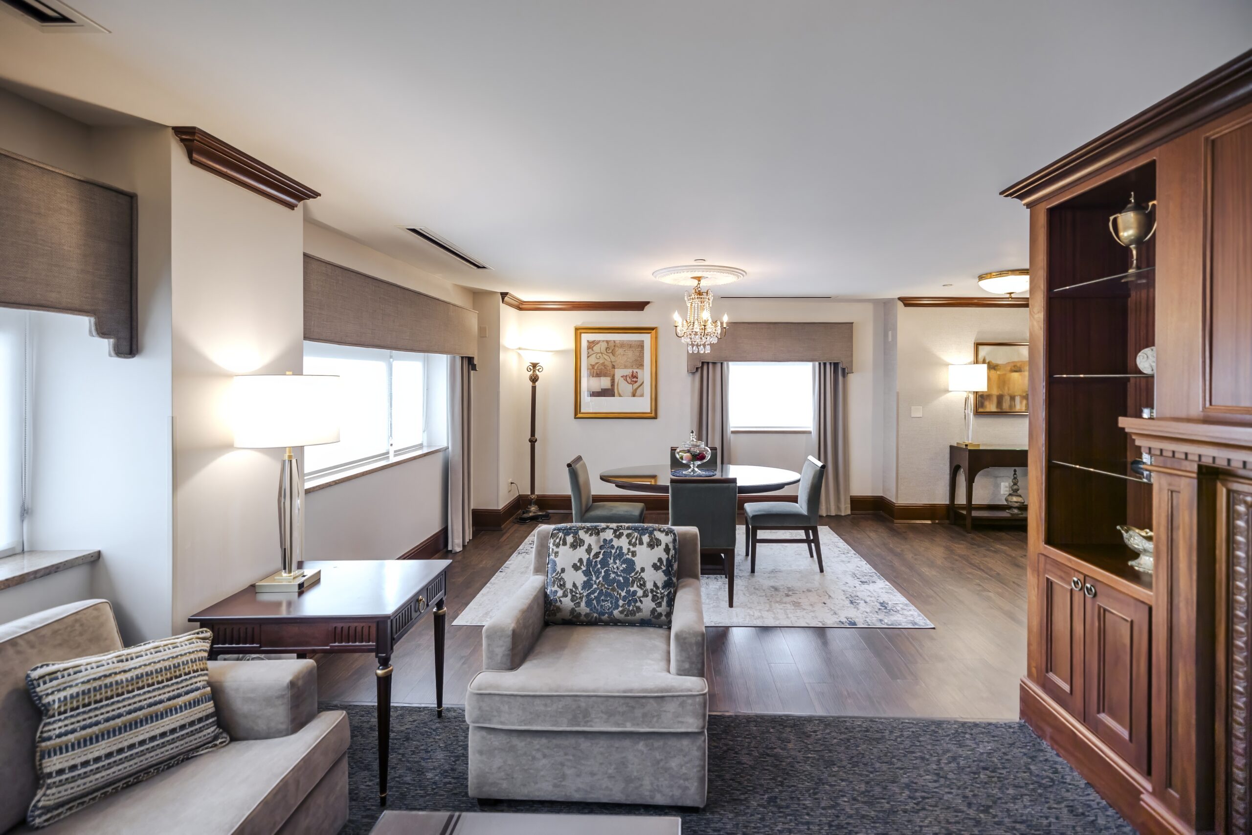 THE TOWERS | LUXURY SUITE WITH KITCHEN, LIVING AREA